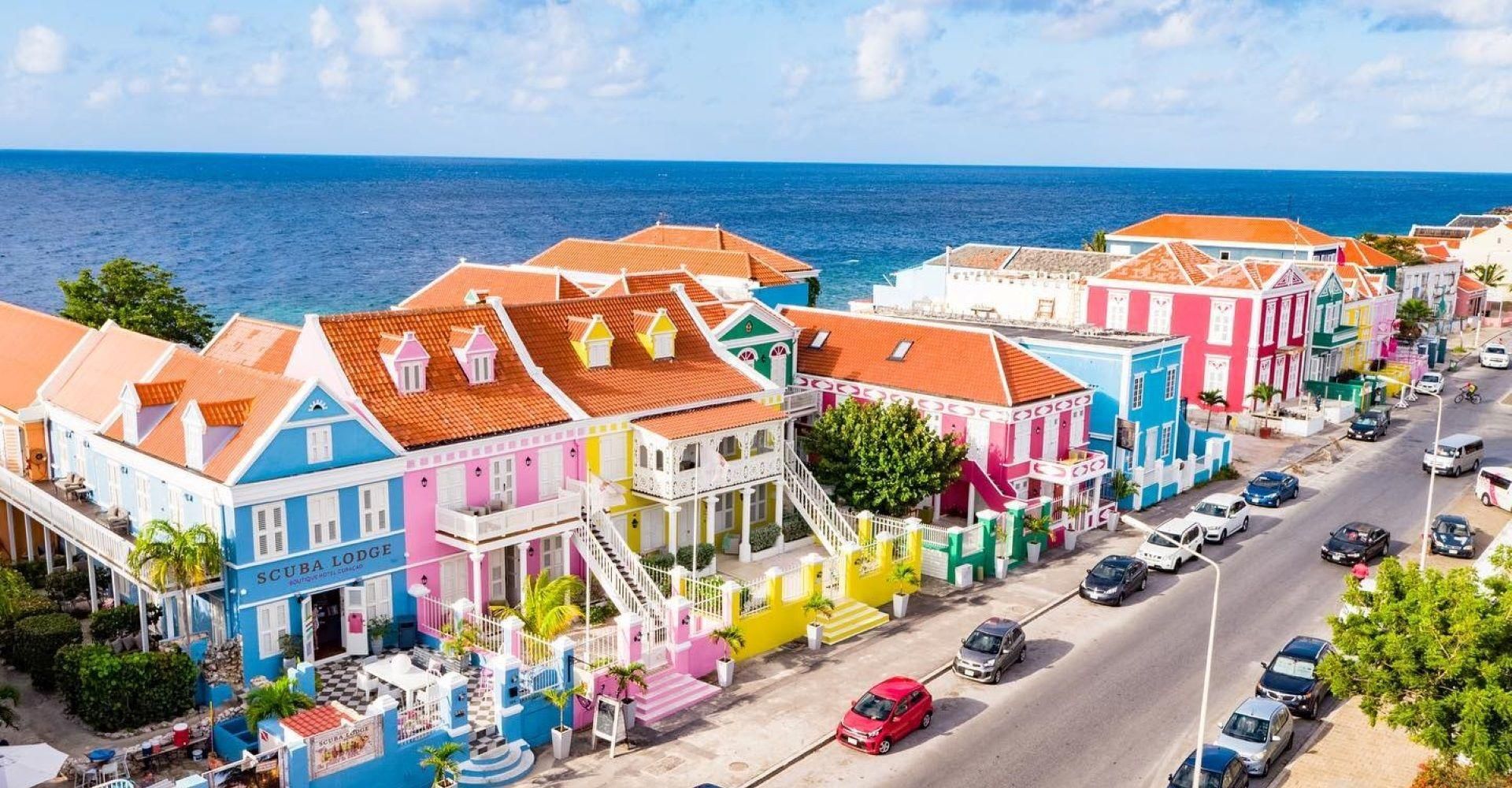 kleurige huizen in de wijk pietermaai op curacao van de beste makelaar