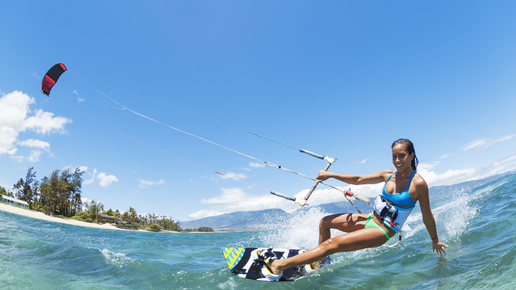 een vrouw die aan het kirsurfen is op de curacao