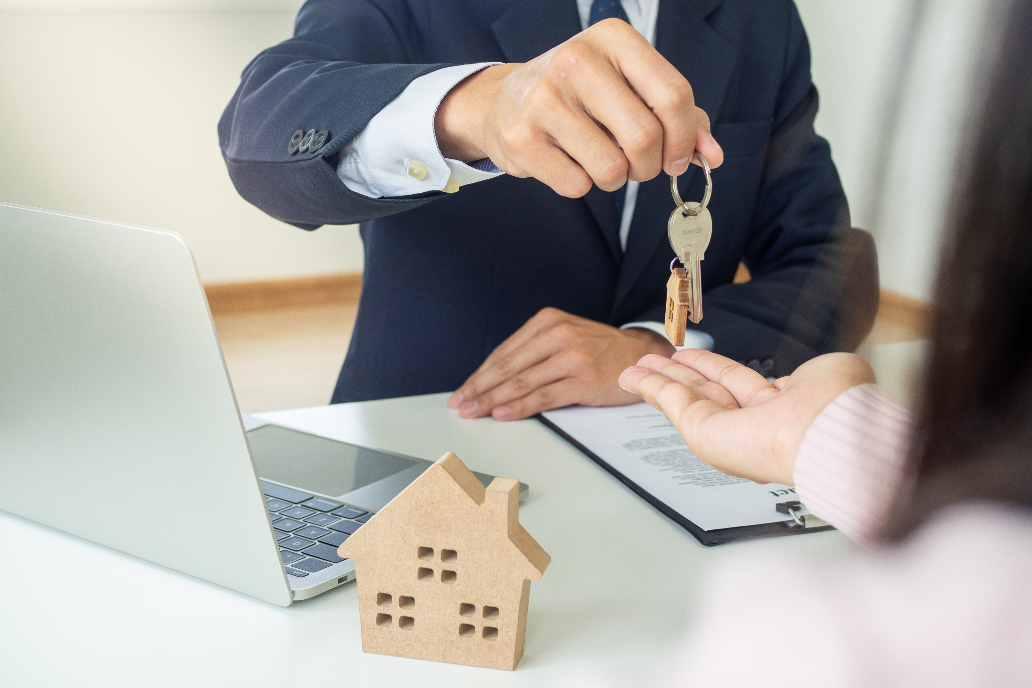 Wijziging overdrachtsbelasting: nieuw 8%-tarief voor woningen zonder hoofdverblijf per 1 januari 2026 Juridische Dienst NVM