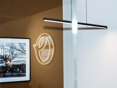 Onesta Vastgoed led logo